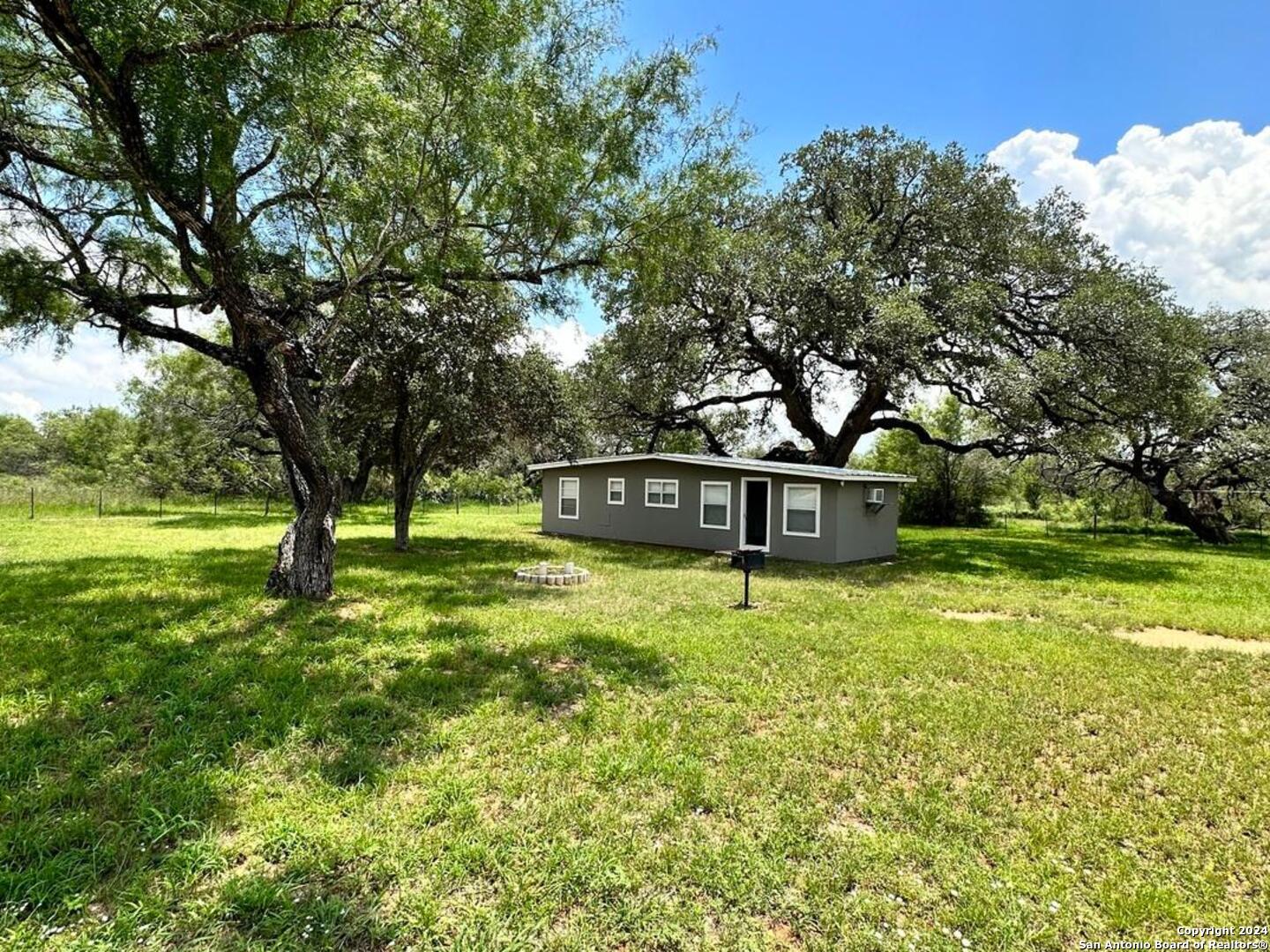5515 FM 462 — photo