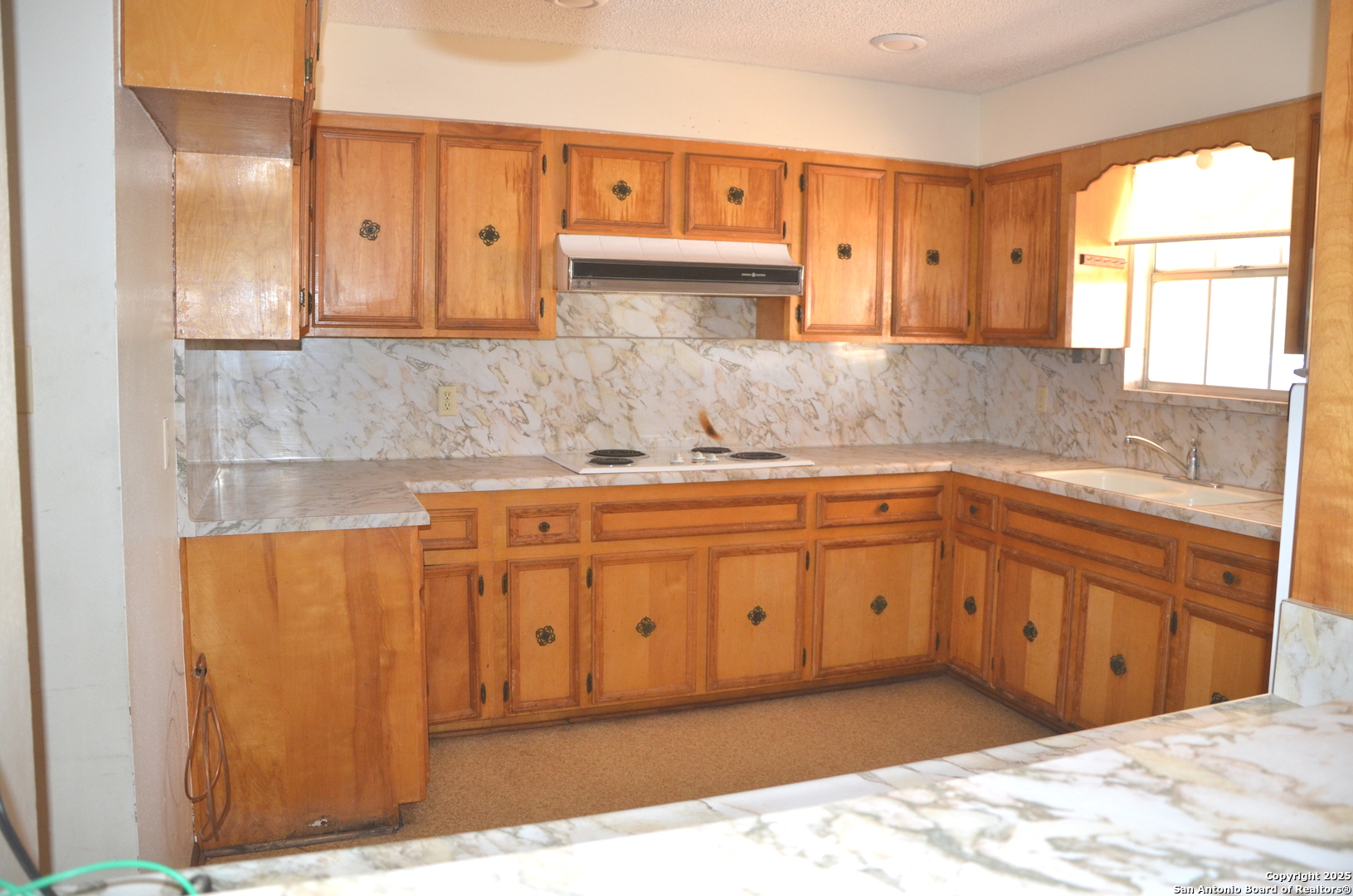 708 N Teel, Devine, TX 78016 — photo 3