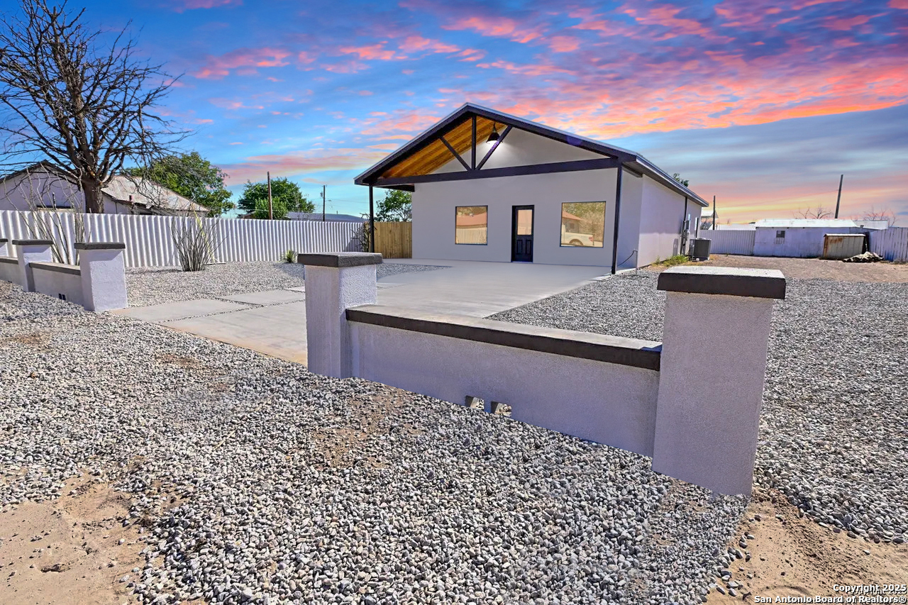 1003 W Galveston — photo