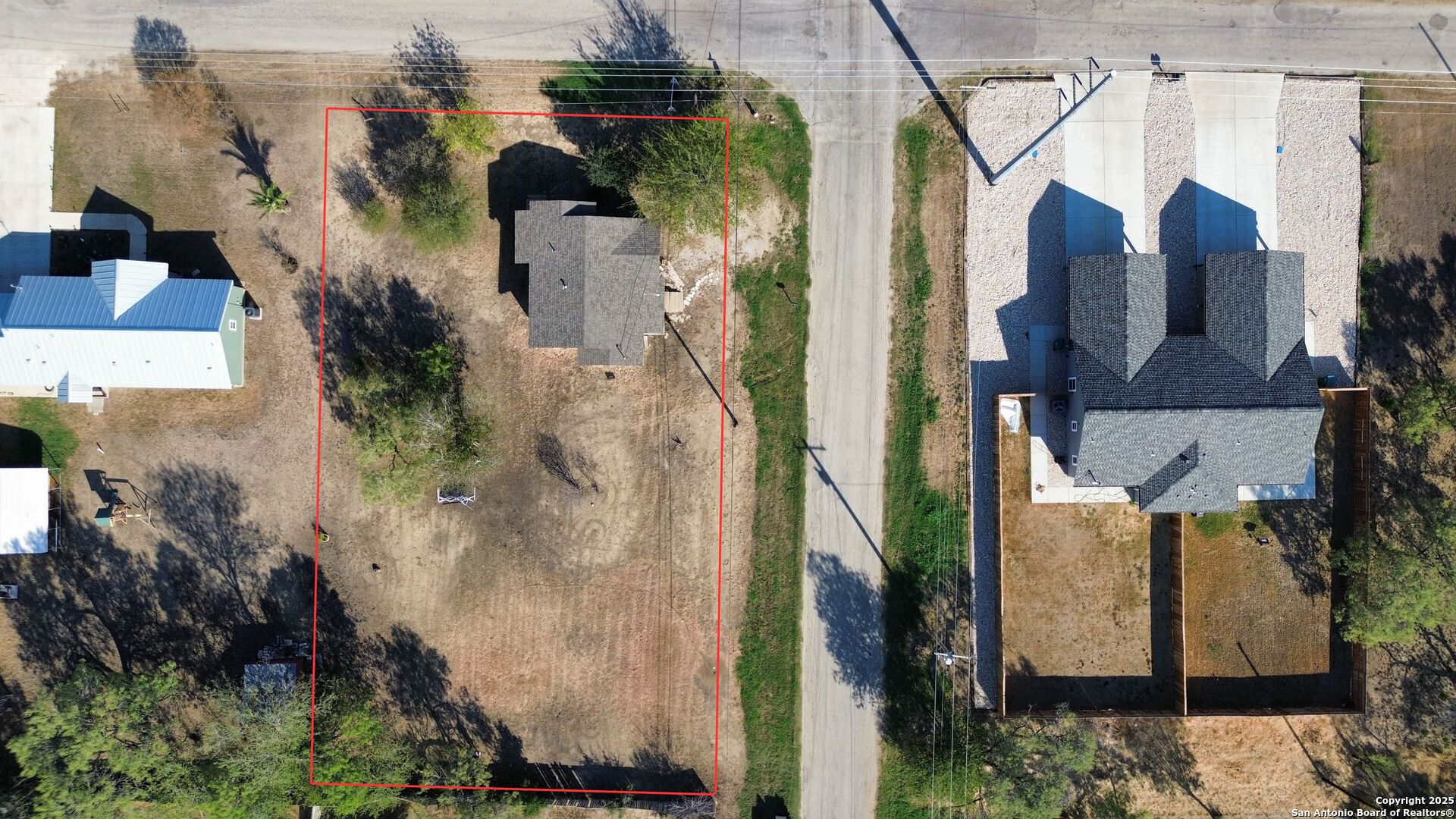 2016 Brown, Jourdanton, TX 78026 — photo 2