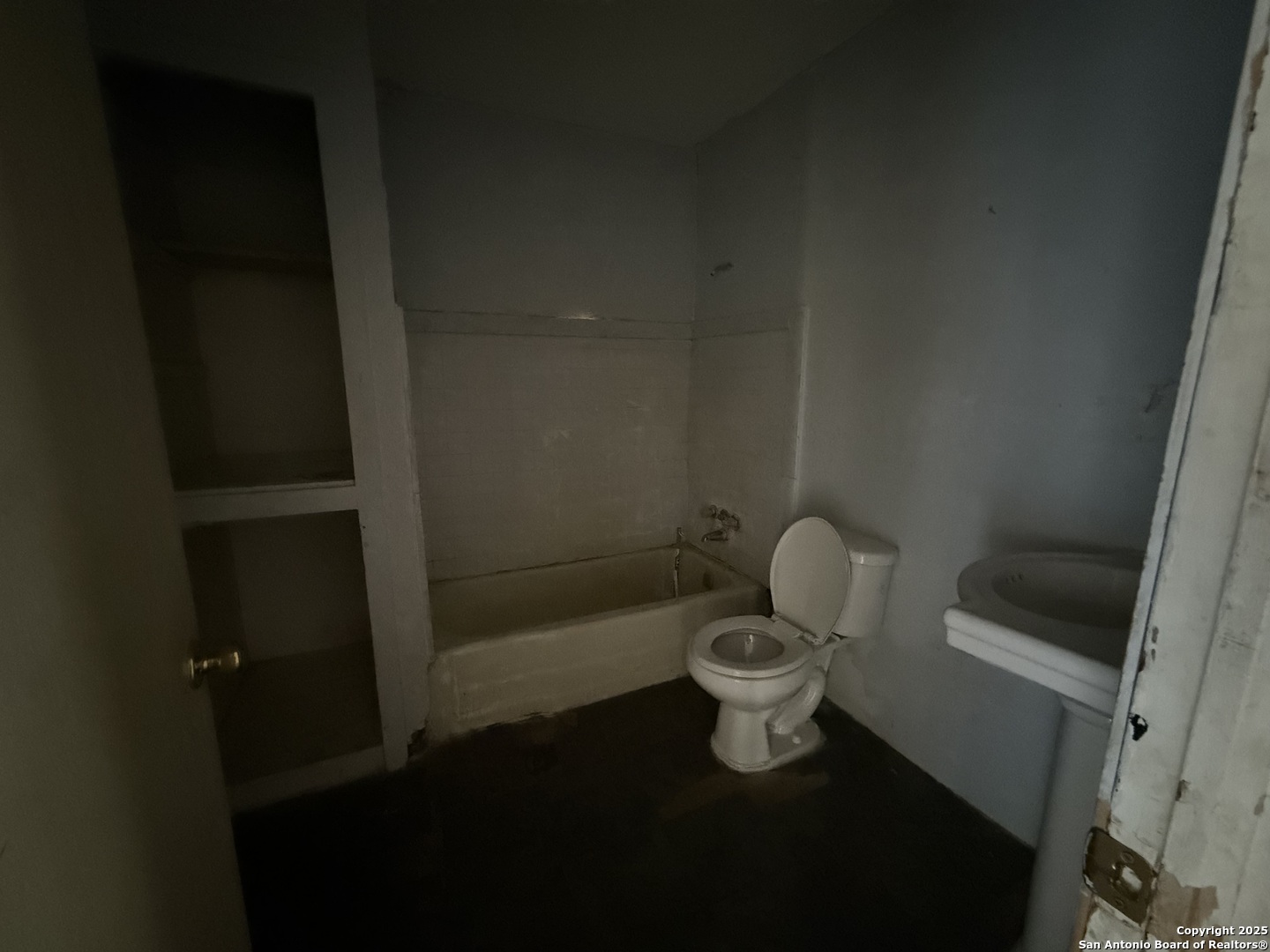 2016 Brown, Jourdanton, TX 78026 — photo 3