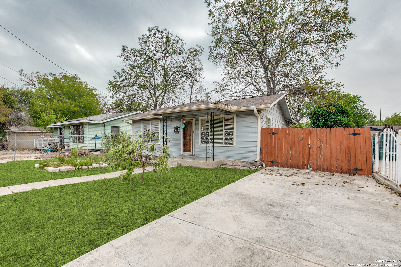 310 Chipinque — photo