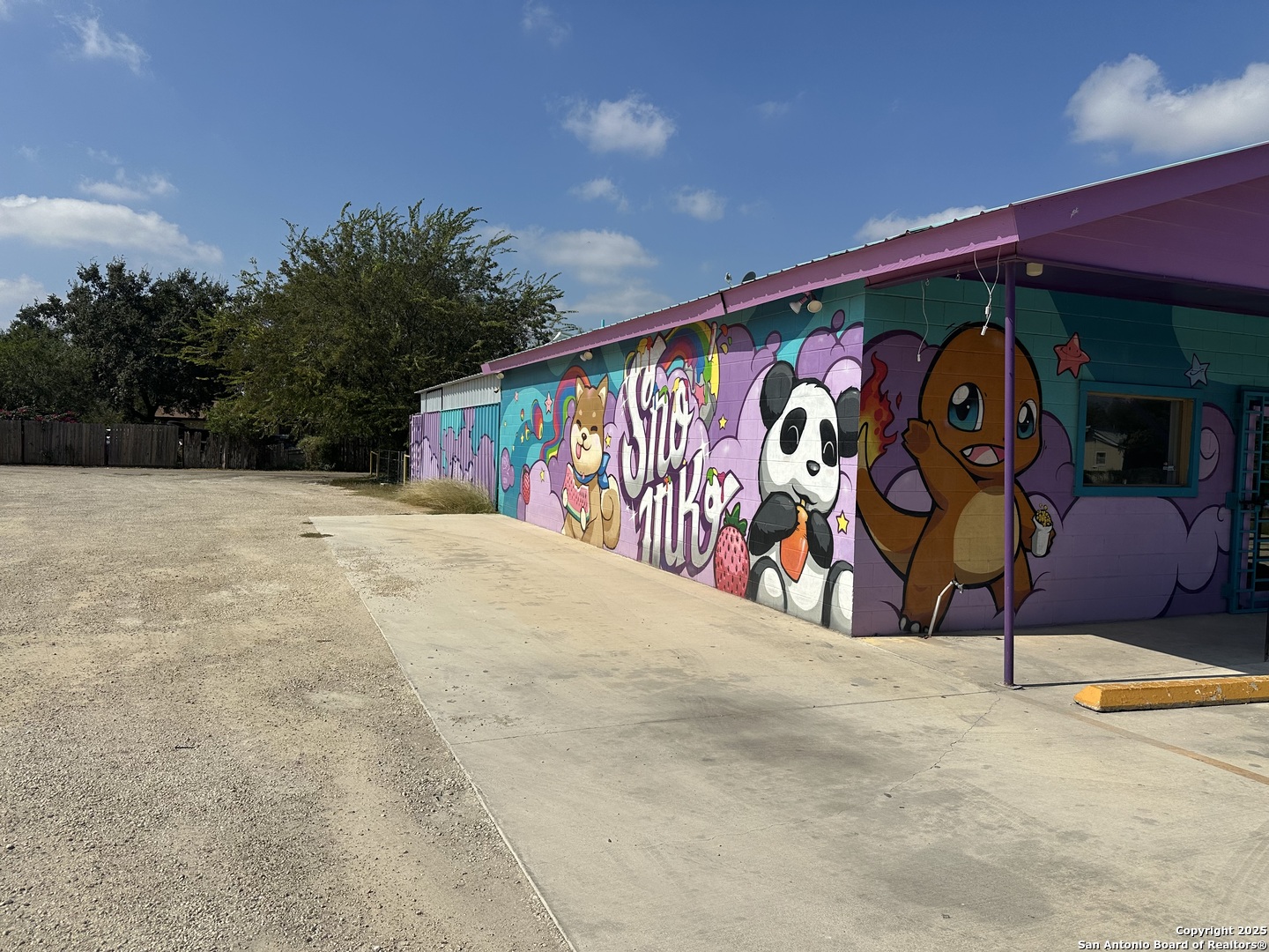 613 Evans, Uvalde, TX 78801 — photo 2