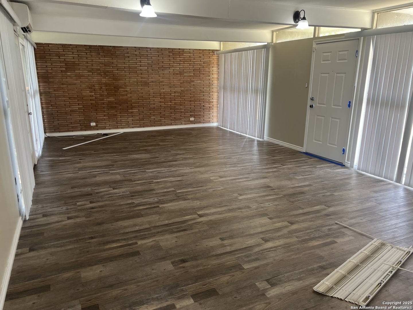 400 E Randall, Beeville, TX 78102 — photo 2