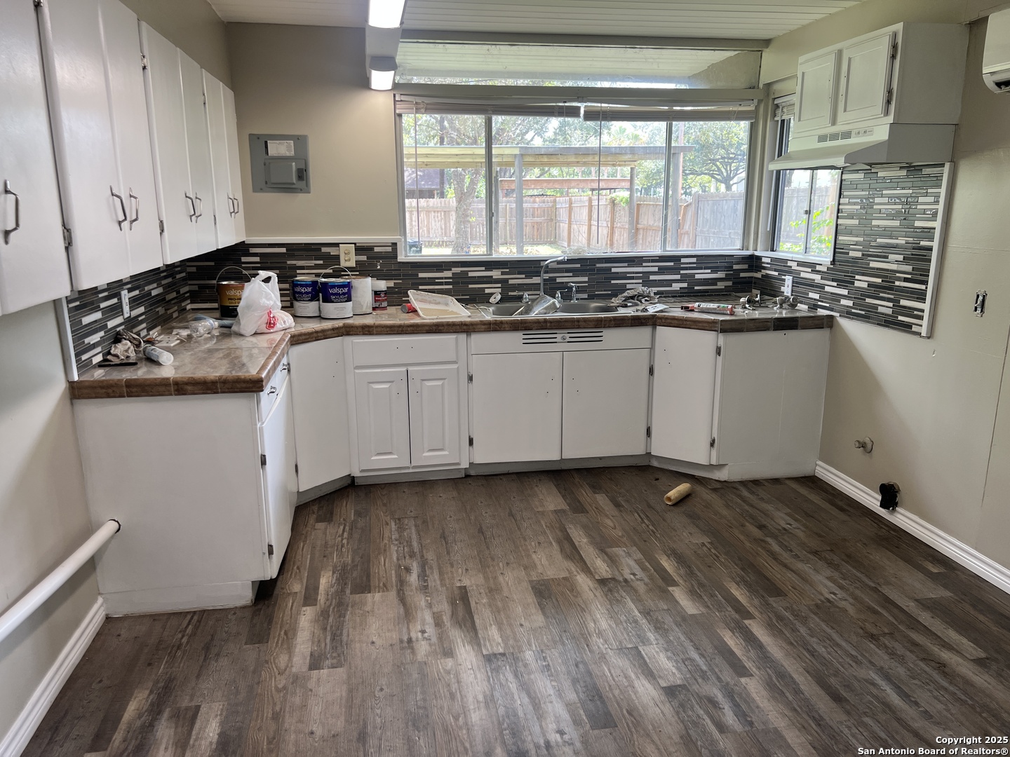 400 E Randall, Beeville, TX 78102 — photo 3