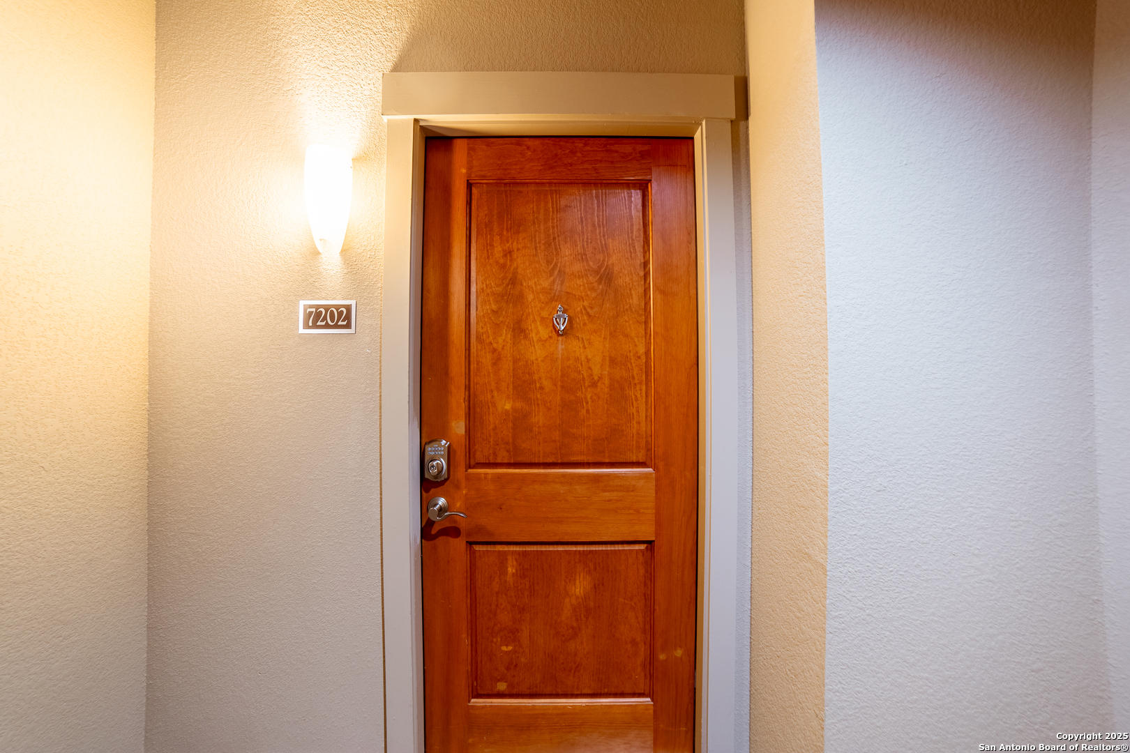 7342 Oak Manor 7202 — photo