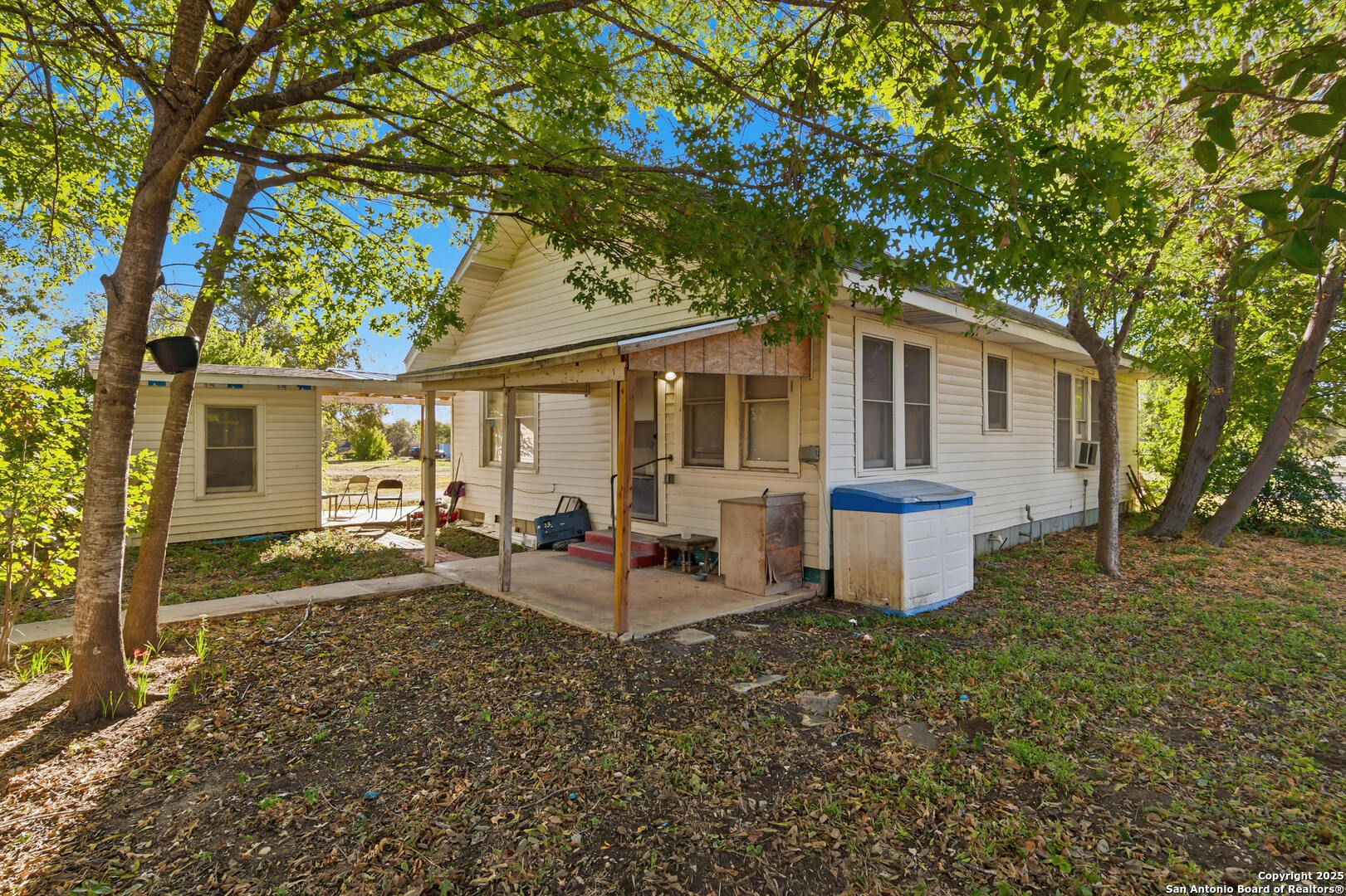 603 E Court — photo