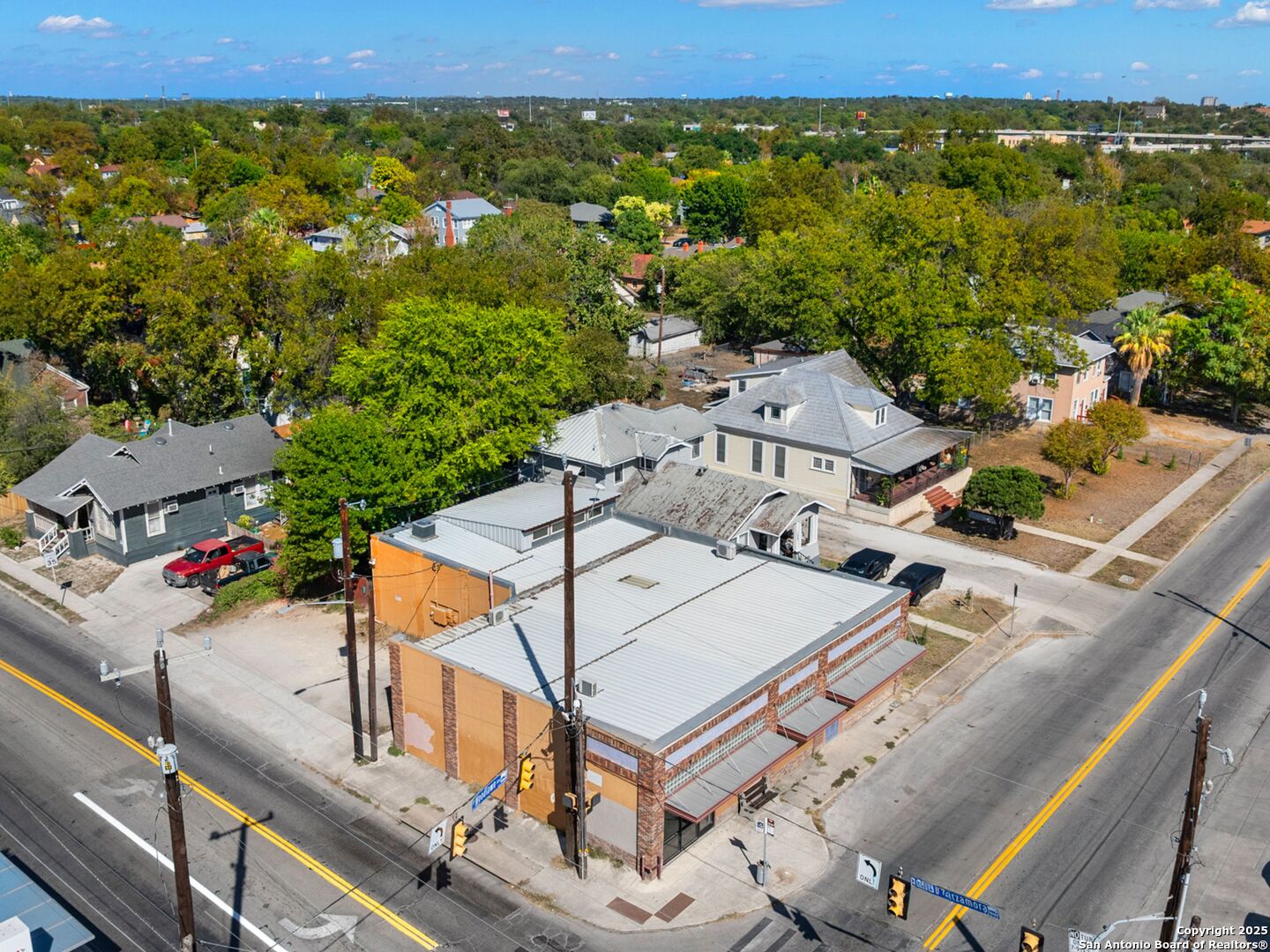 1651 W Woodlawn — photo