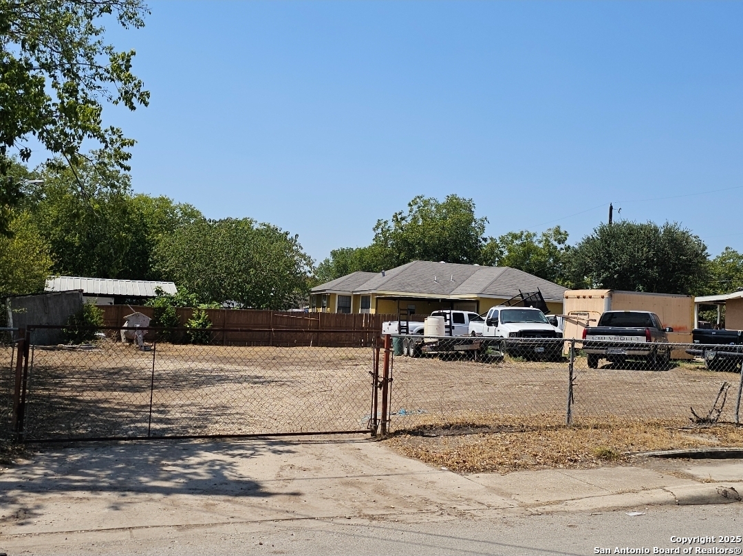 802 Proctor, San Antonio, TX 78221 — photo 2