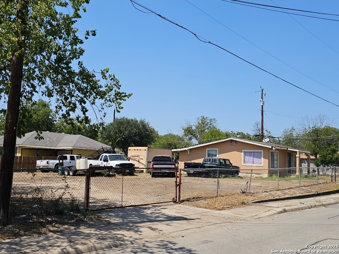 802 Proctor, San Antonio, TX 78221 — photo 3