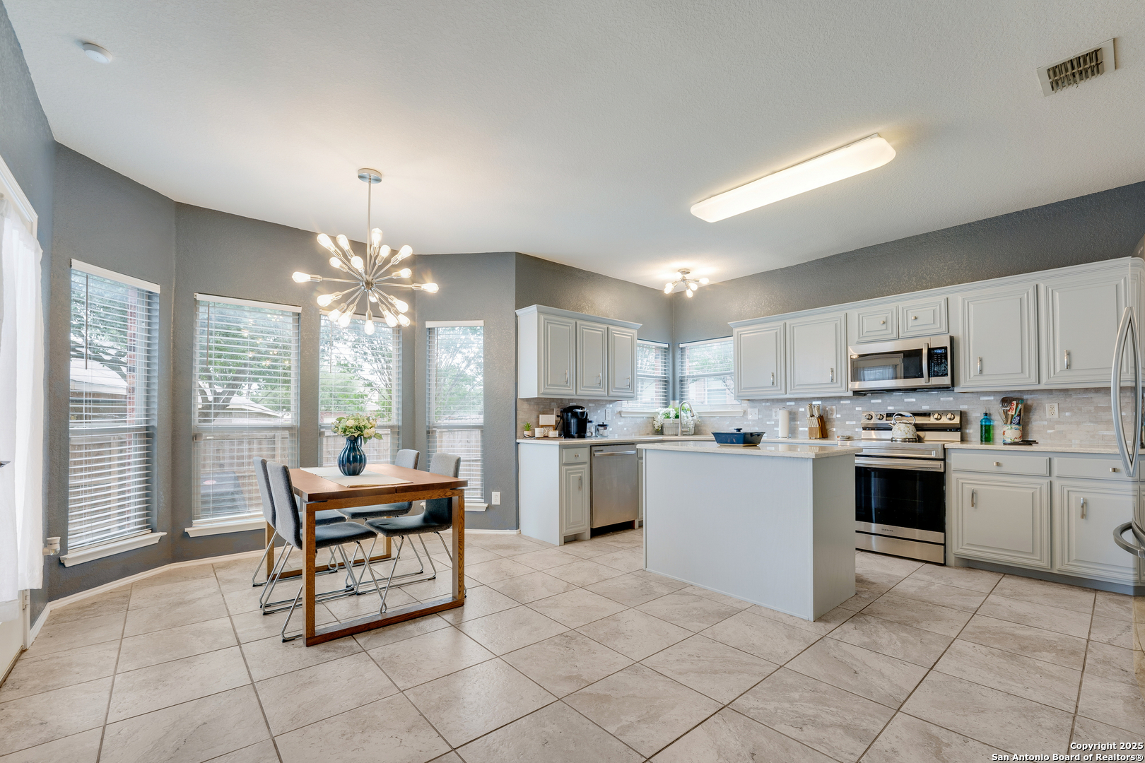 6006 Lakefront Street — photo