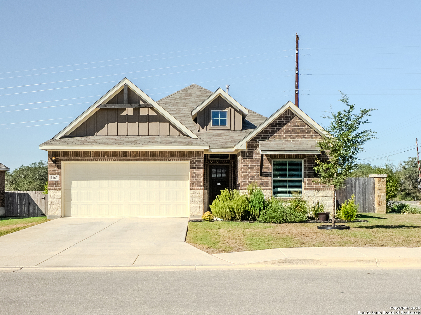 2267 Meadow Way — photo