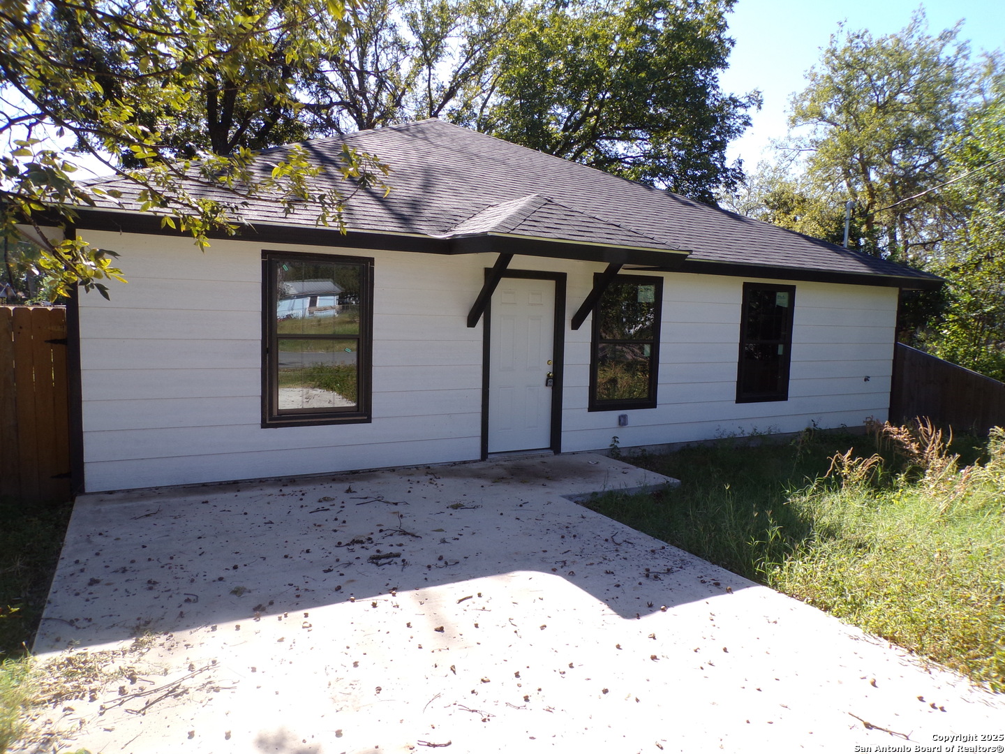 705 W Cargile — photo