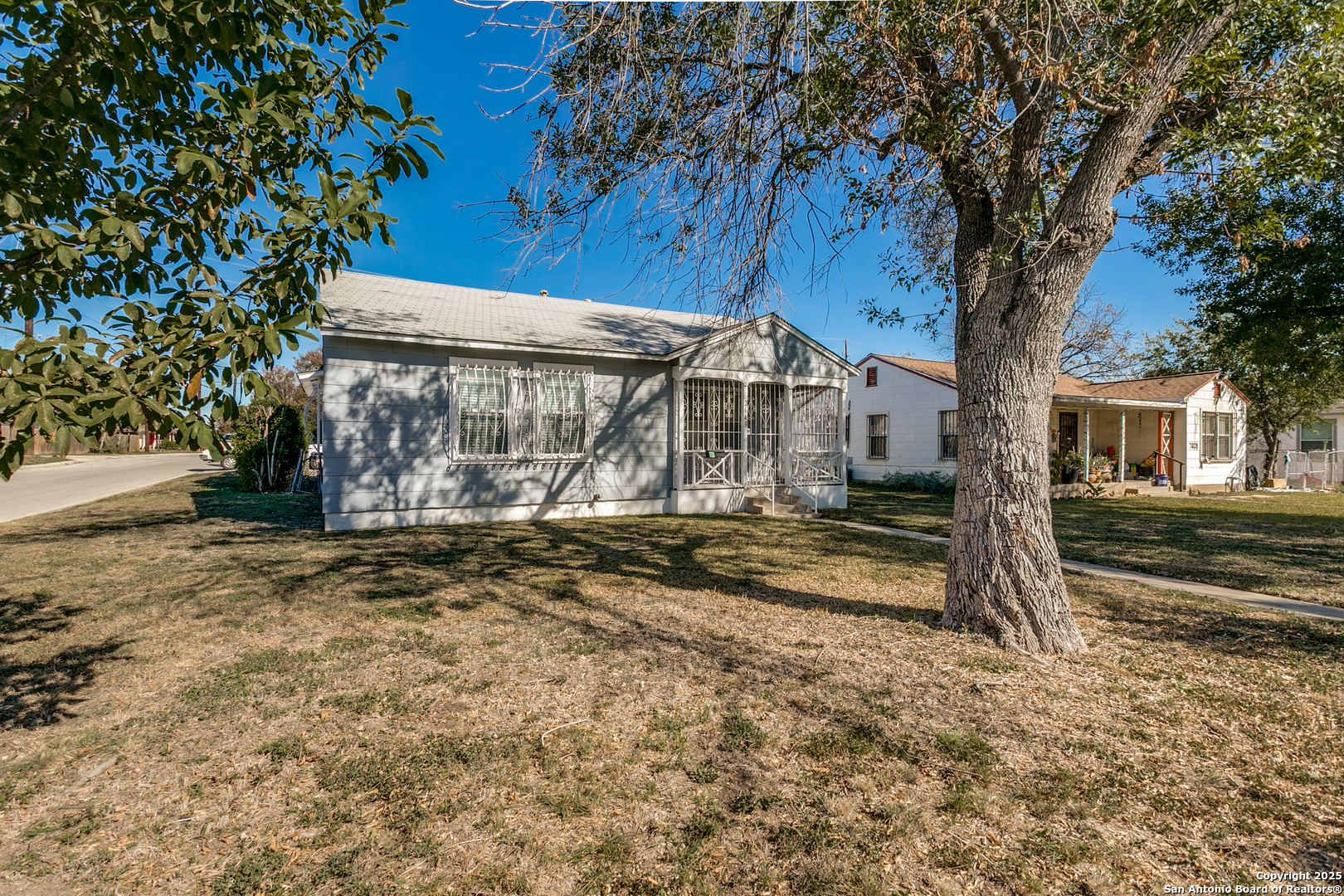 2643 W Craig Place — photo
