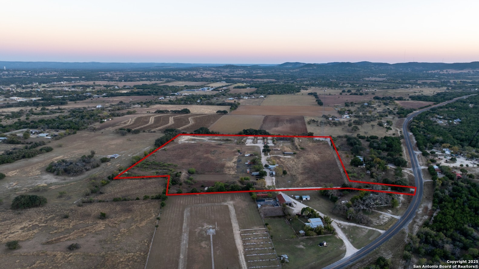 21.4 +/- Ac FM 1077 — photo
