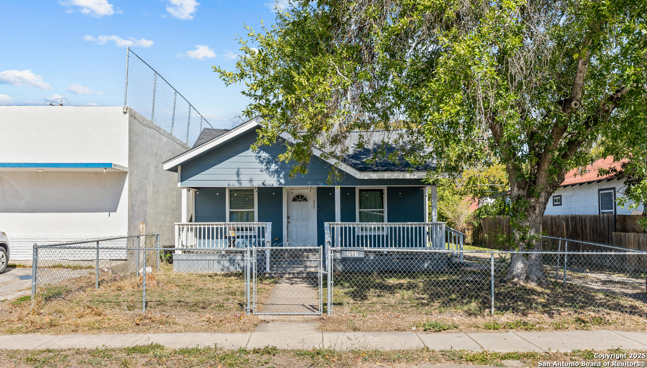 2537 W Southcross — photo
