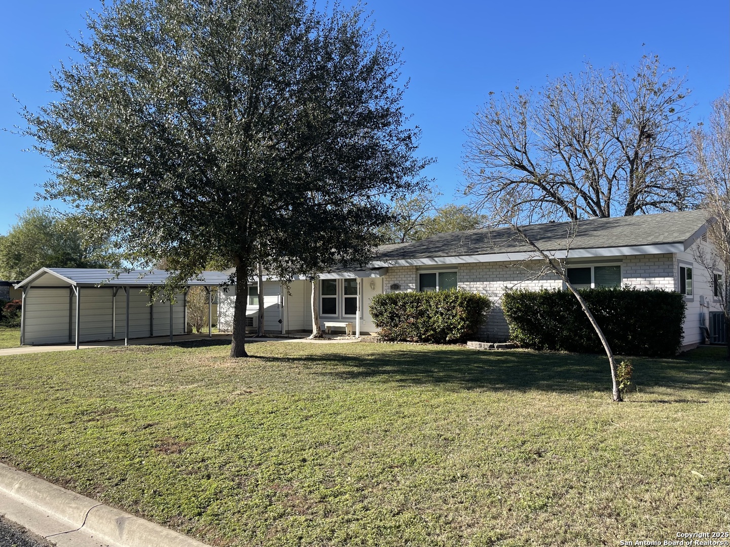 1710 Rosewood — photo