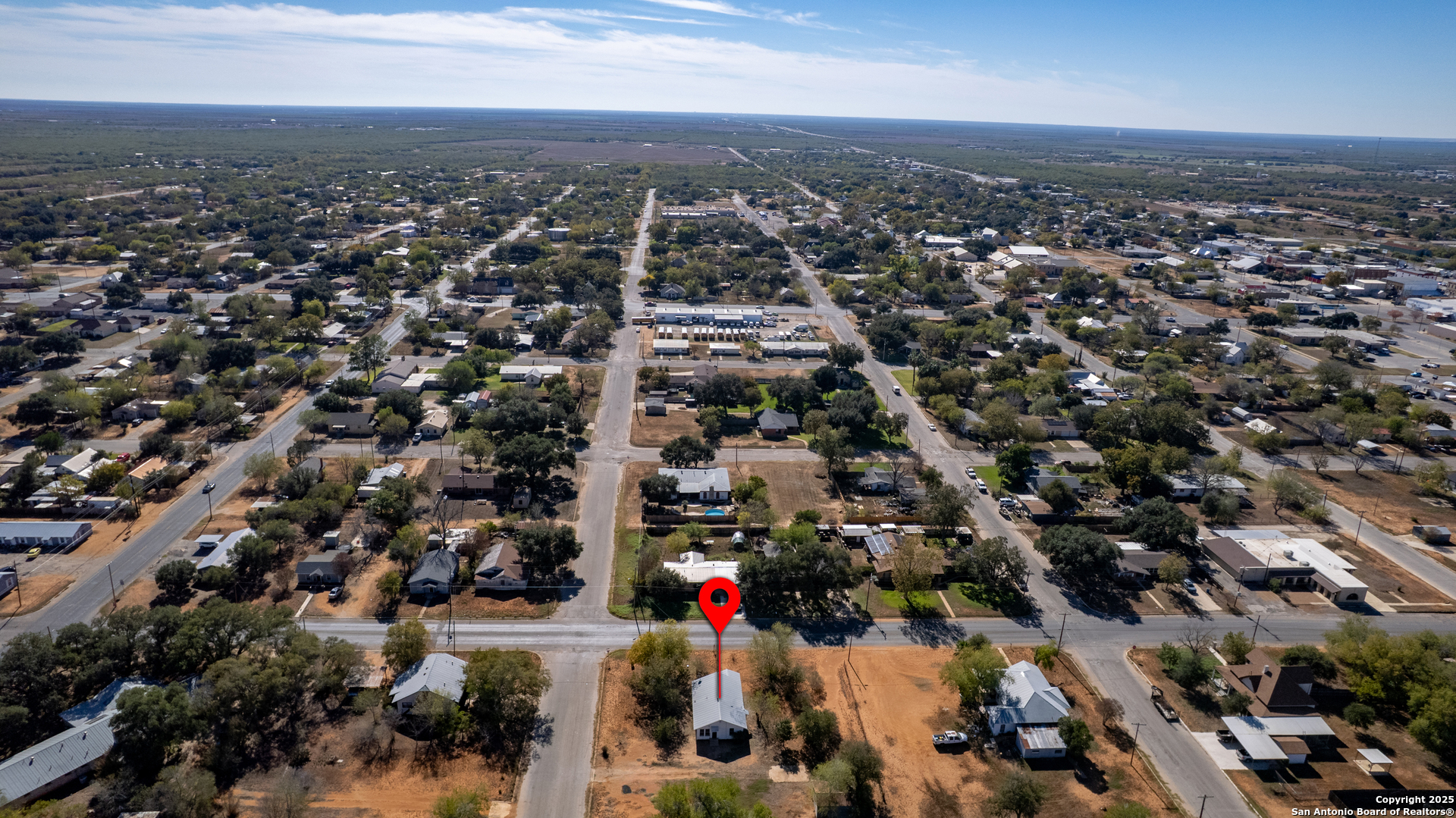 719 E Trinity, Pearsall, TX 78061 — photo 3