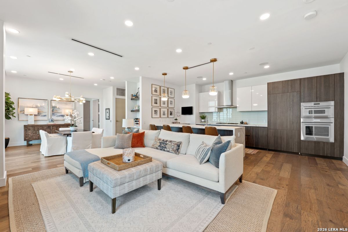 123 Lexington Apt 1410 — photo