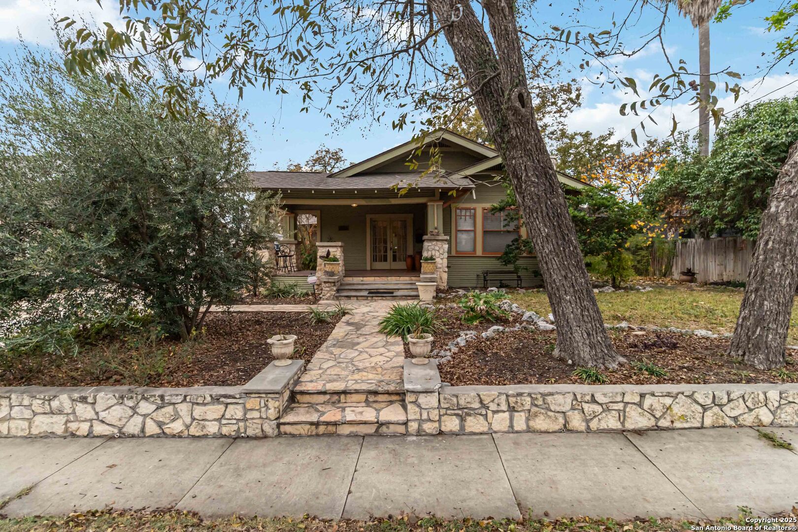 211 Lindell — photo