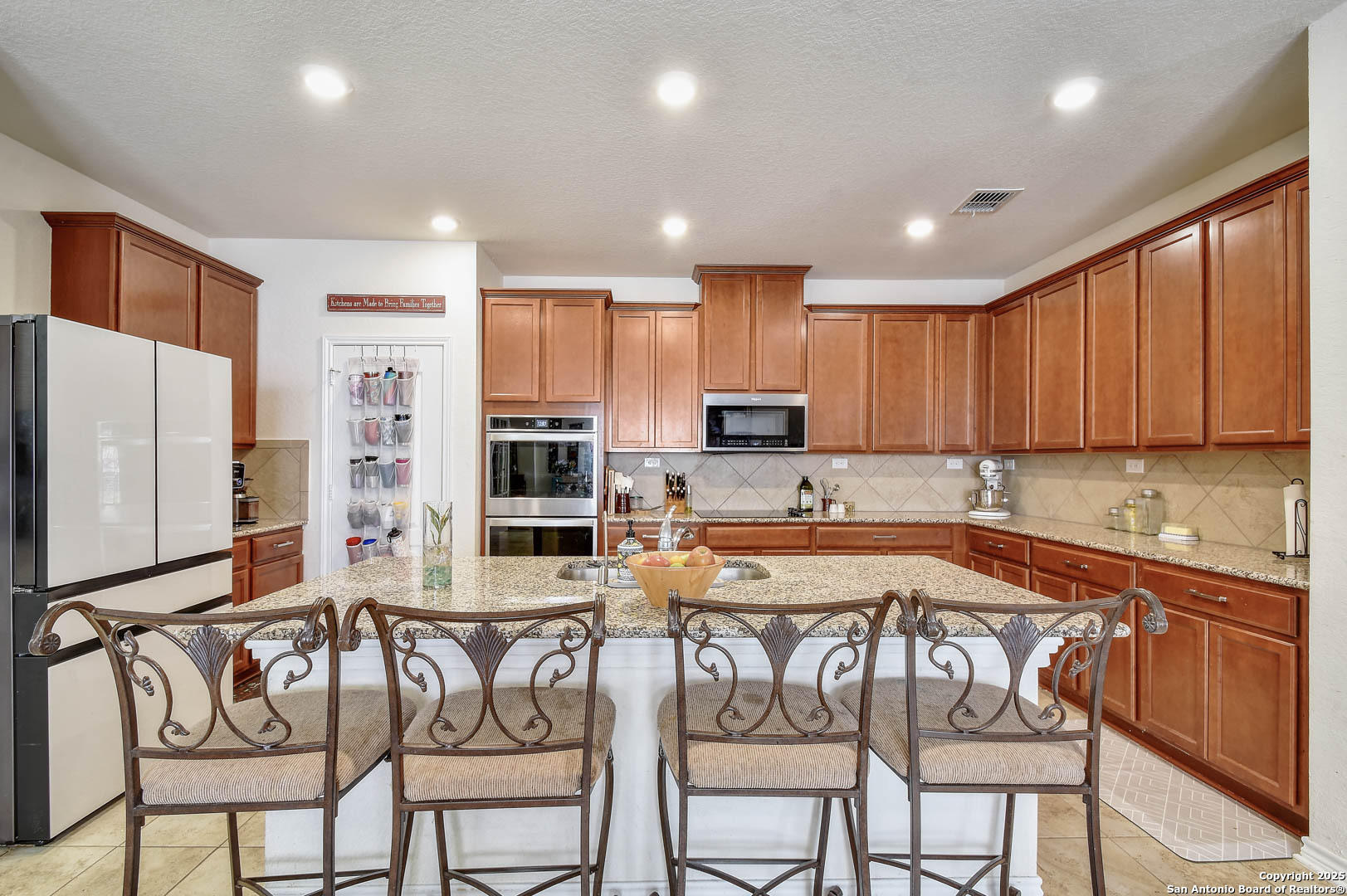 145 Rustic, Universal City, TX 78148 — photo 2