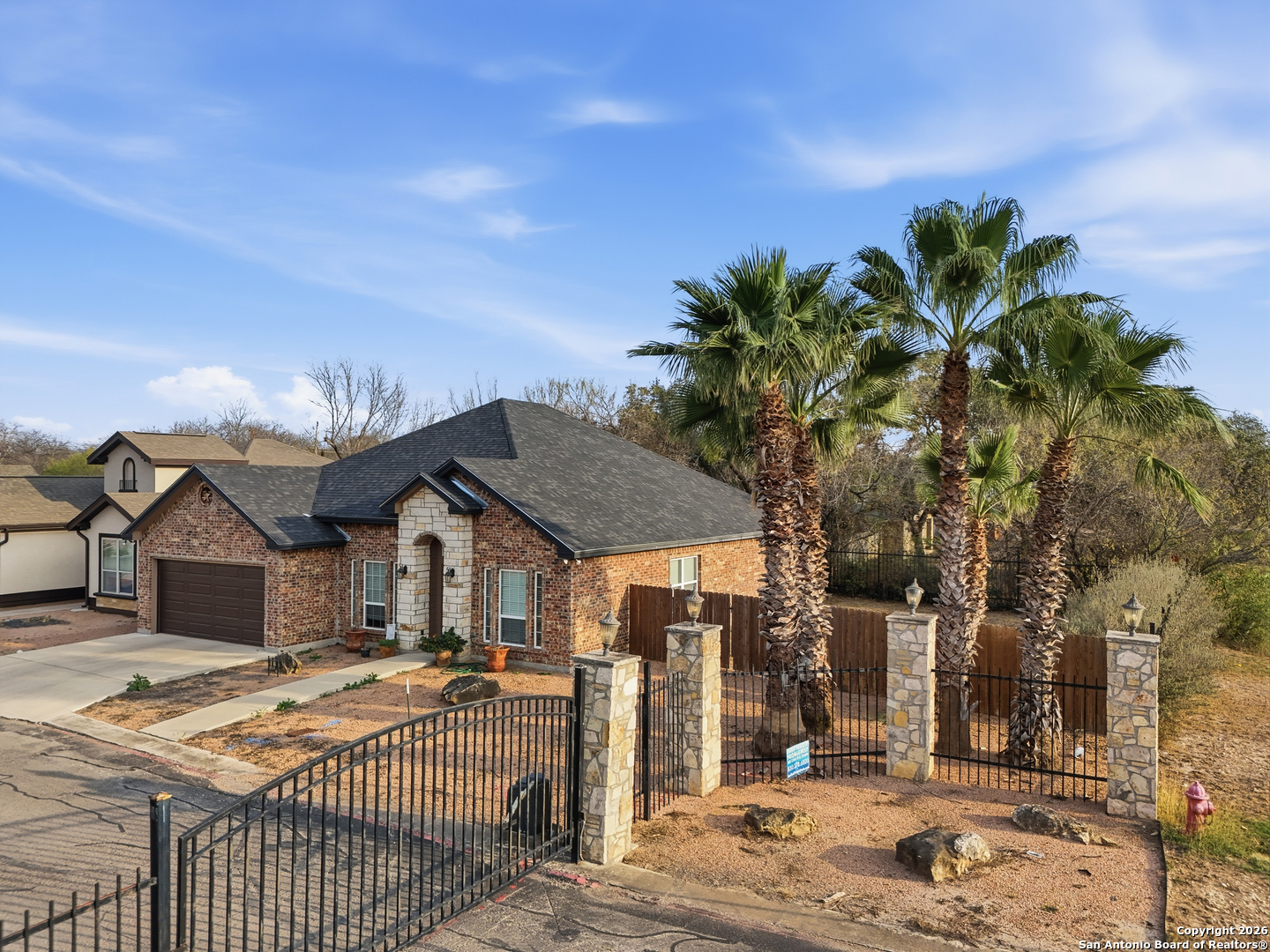 101 N Sutton, Uvalde, TX 78801 — photo 2