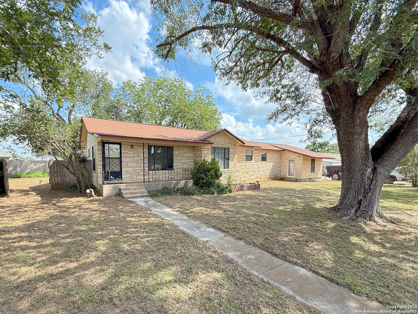 15430 S Main, Lytle, TX 78052 — photo 2