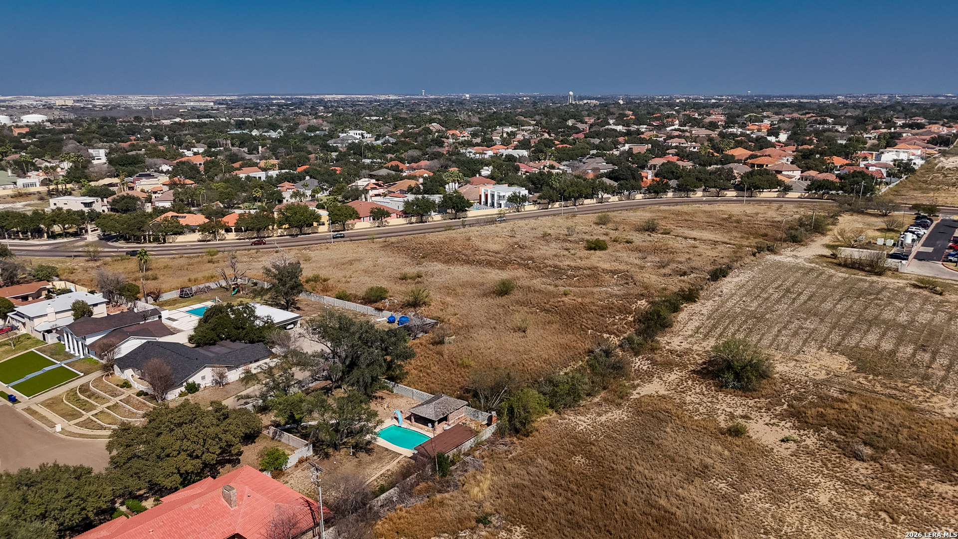 000 Springfield Avenue, Laredo, TX 78041 — photo 3