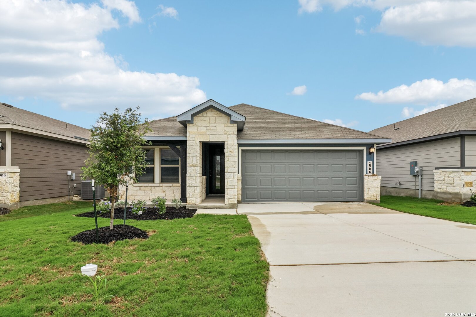 2906 Clemente Way — photo
