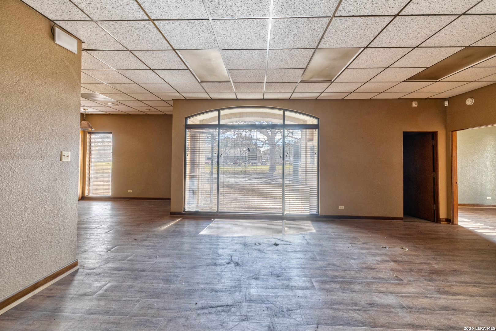 300 E Oak, Uvalde, TX 78801 — photo 3