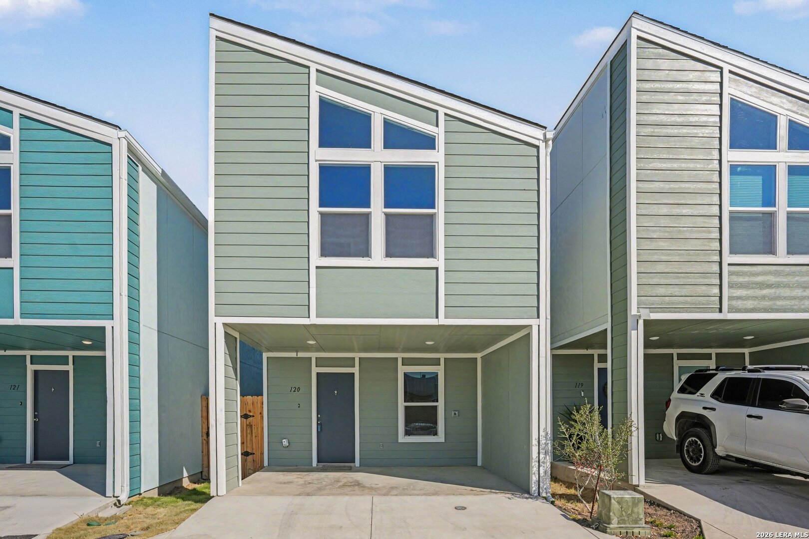 310 W Evergreen St #120 — photo