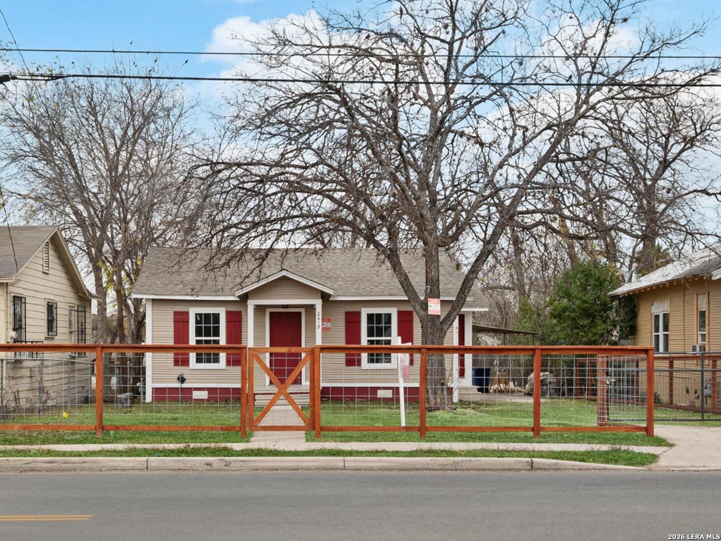 2619 E Houston — photo