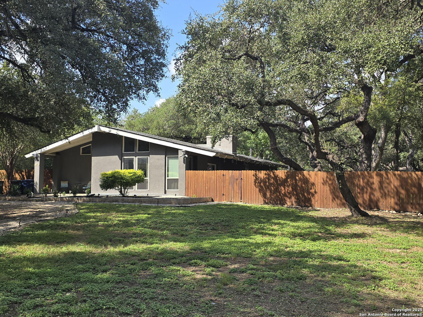 8715 Post Oak — photo