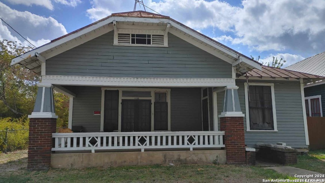 1122 Burnet — photo