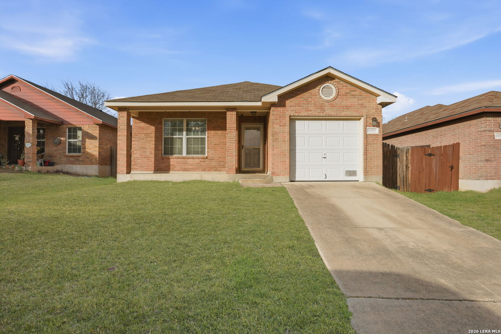 10727 Shaencrossing — photo