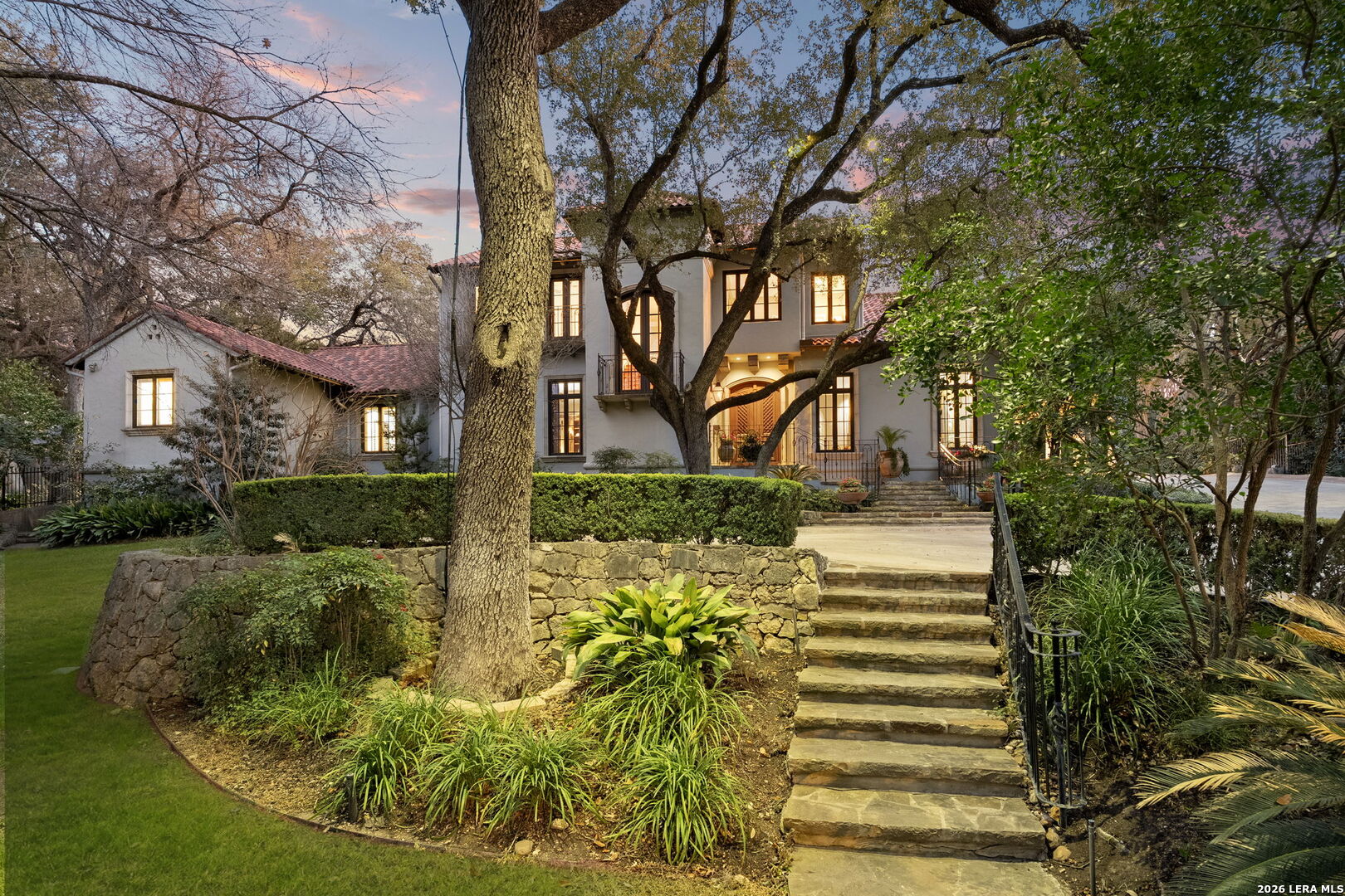 829 Contour Drive — photo