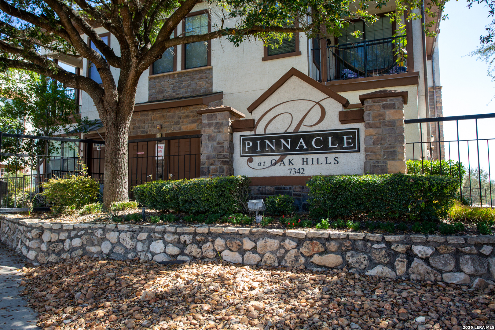 7342 Oak Manor 7109 — photo
