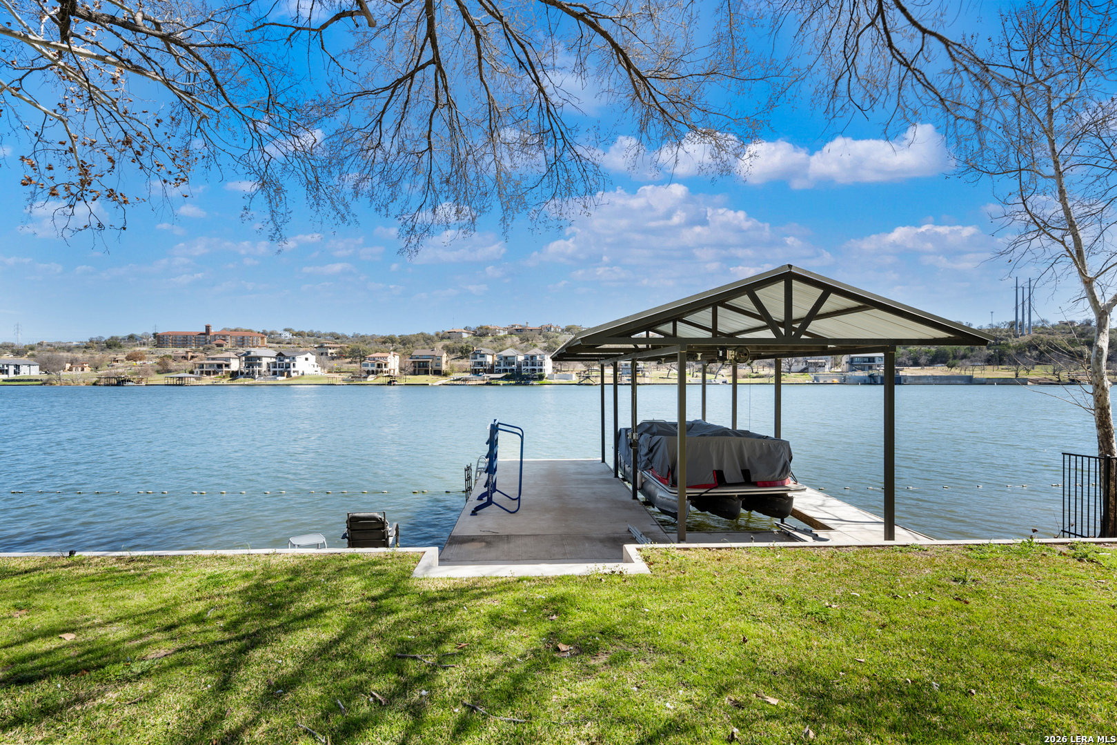 1001 Lakeshore — photo
