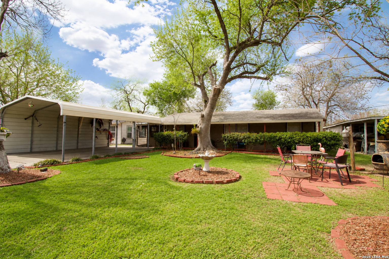 1013 E Hutchinson — photo