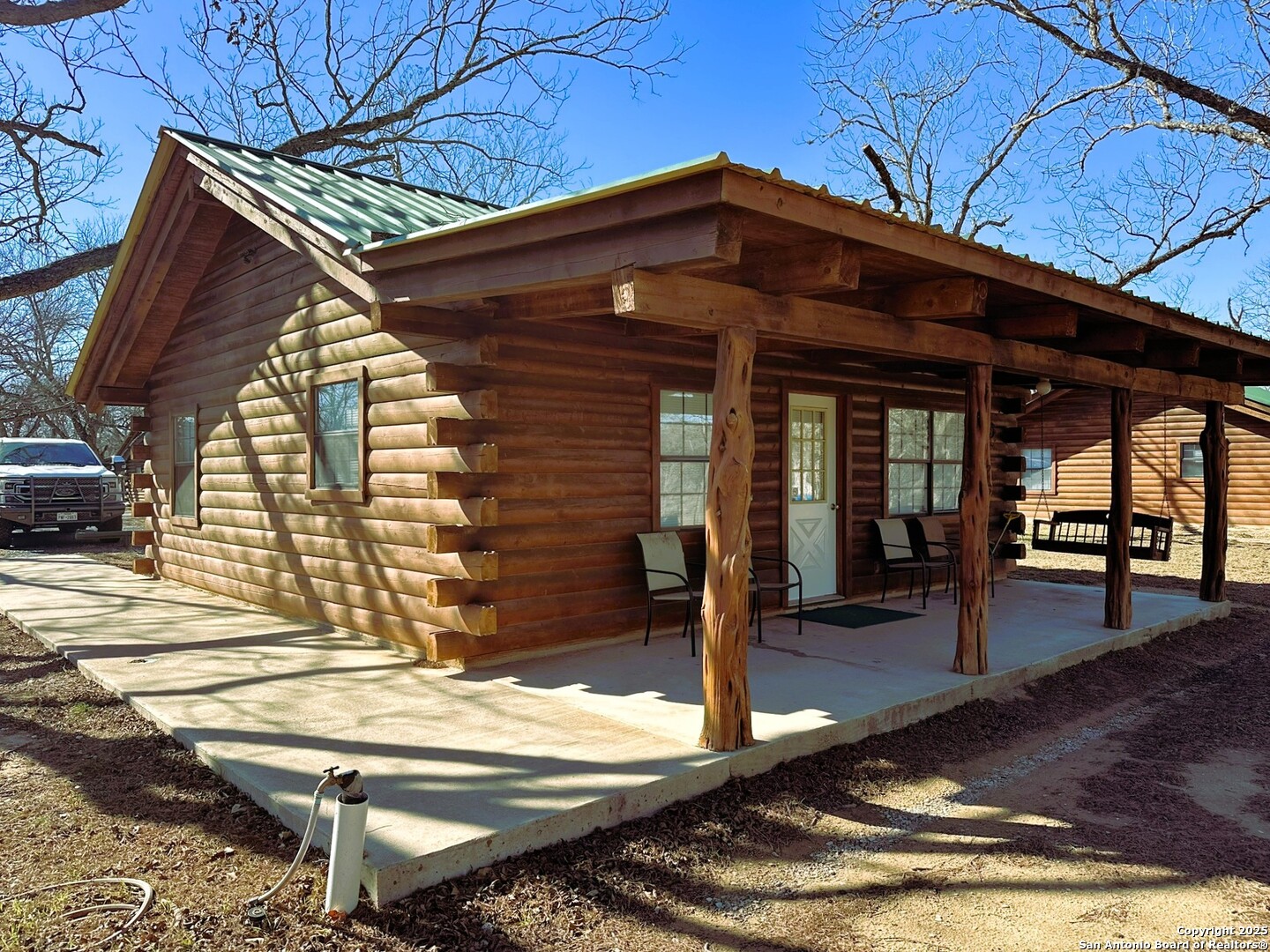 98 Red Wright Road, Leakey, TX 78873