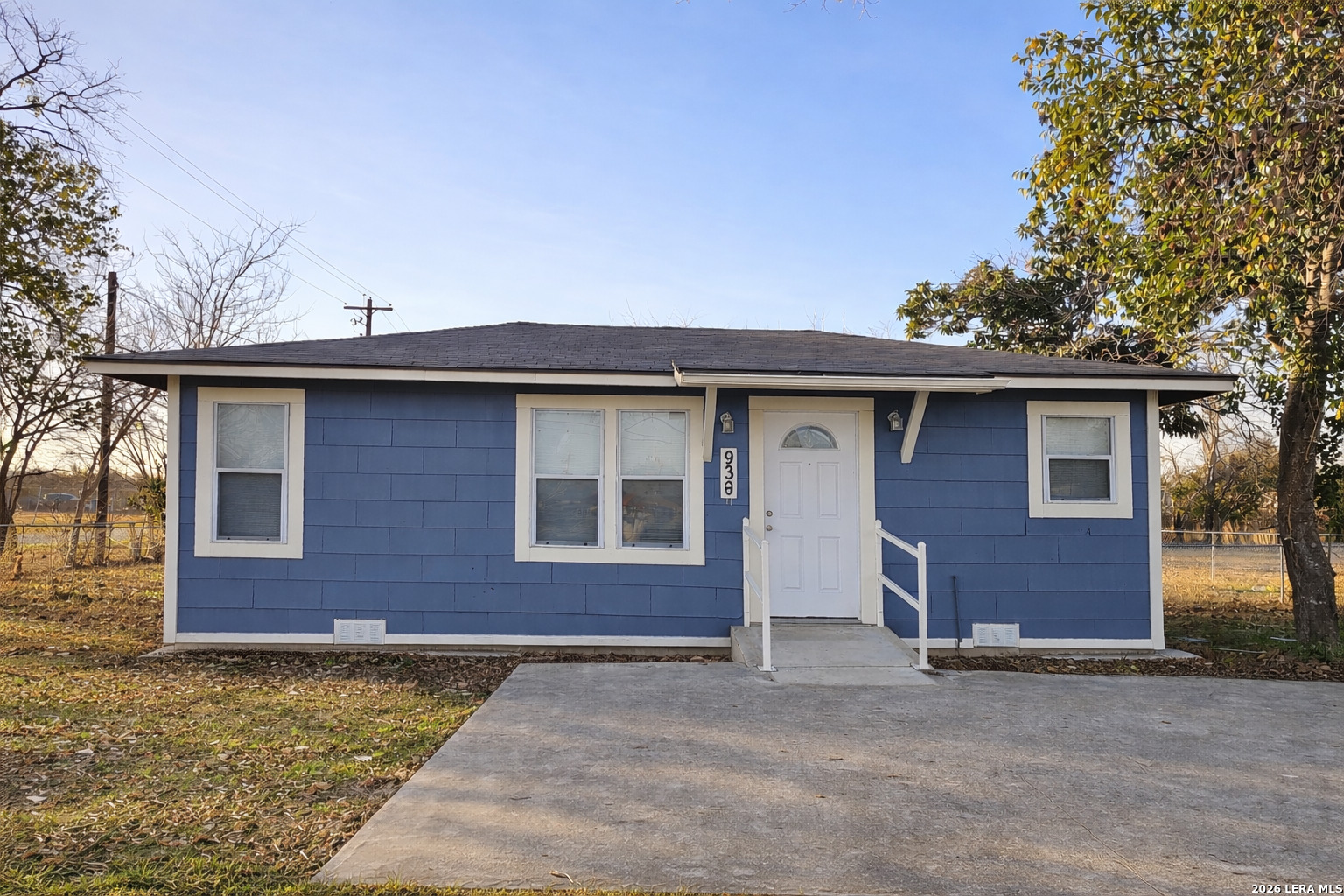 913 Houston — photo