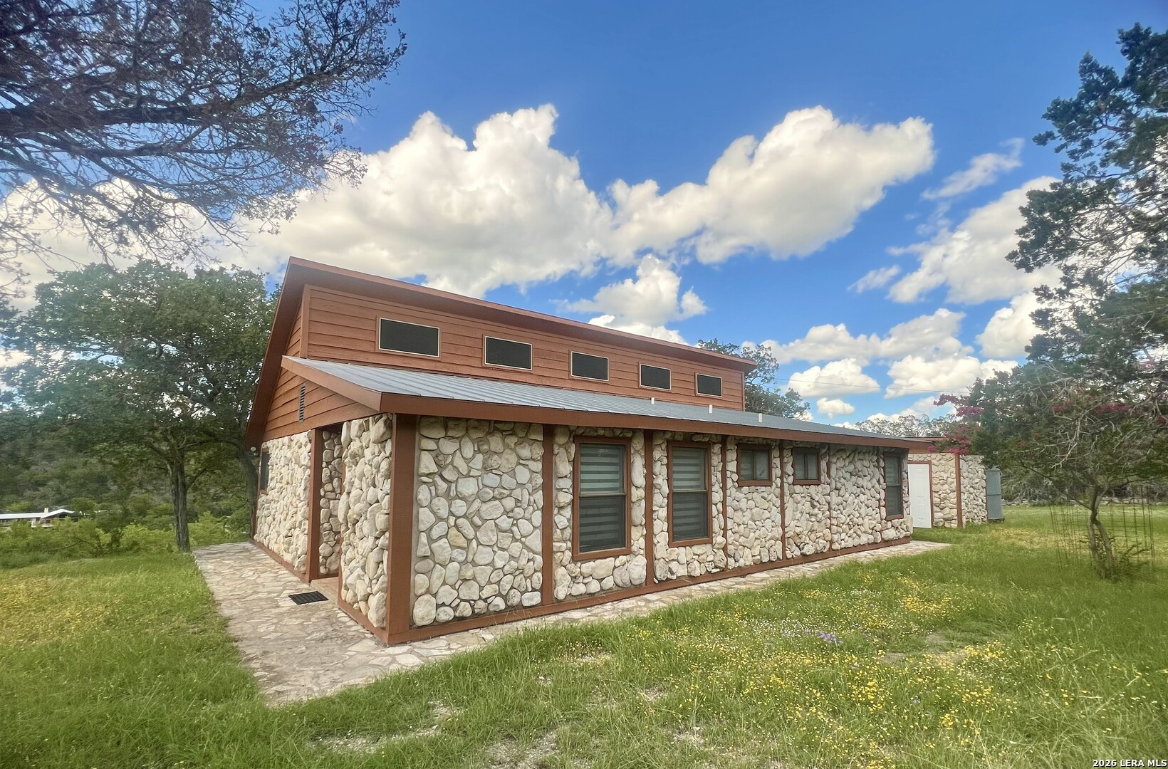 1589 FM 1340 — photo
