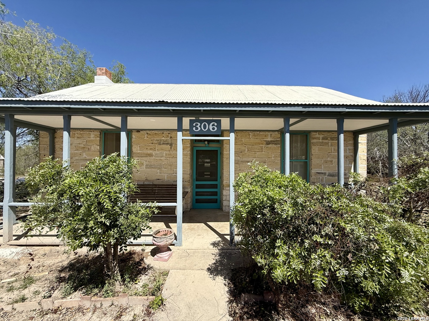 306 E El Paso — photo