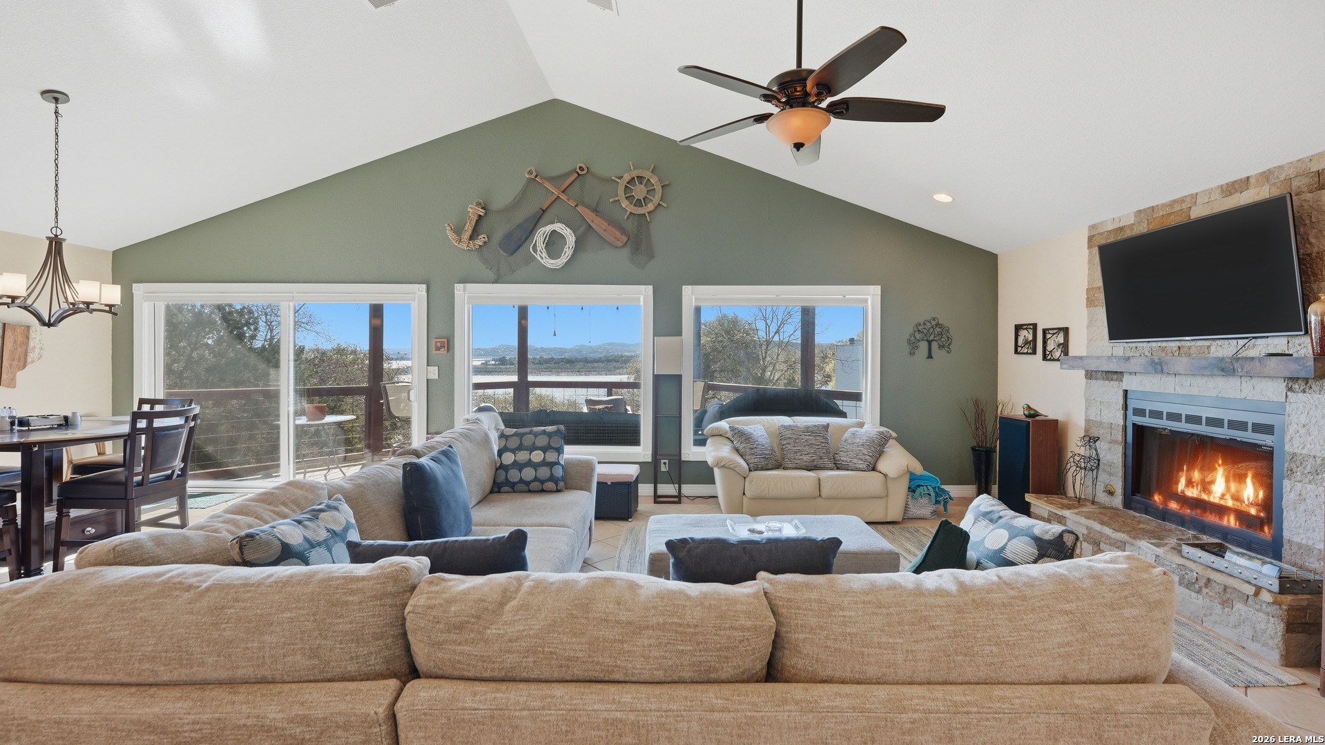 956 Lakebreeze Drive — photo