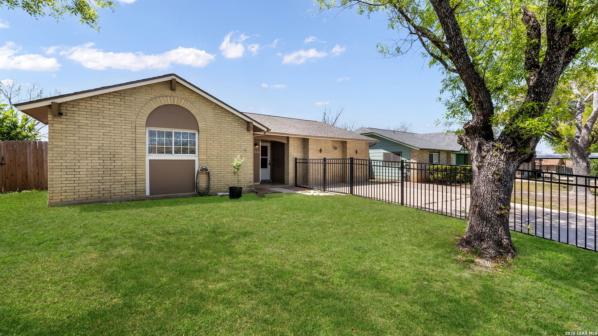 7626 Meadow Lawn — photo