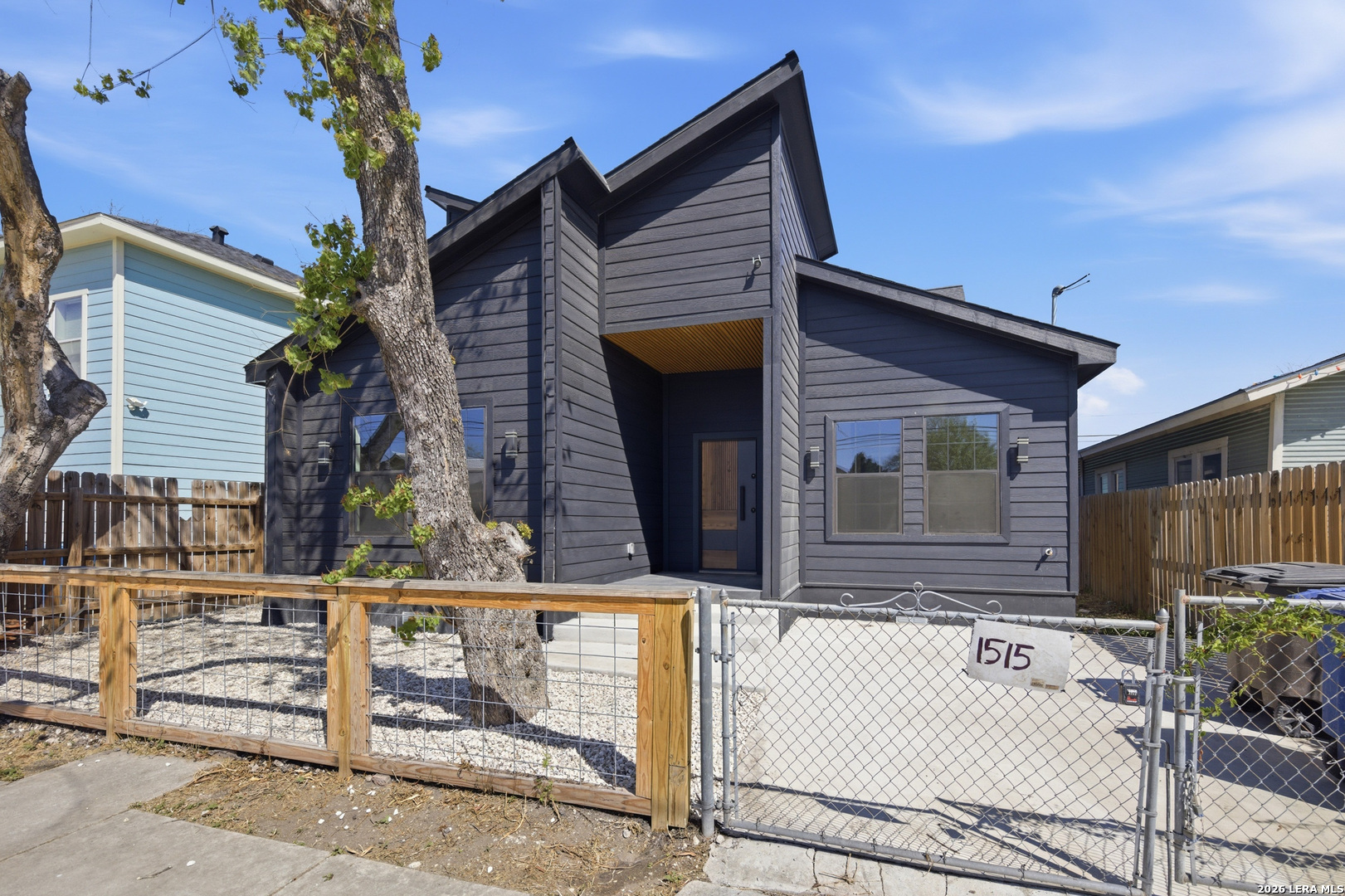 1515 Lamar — photo