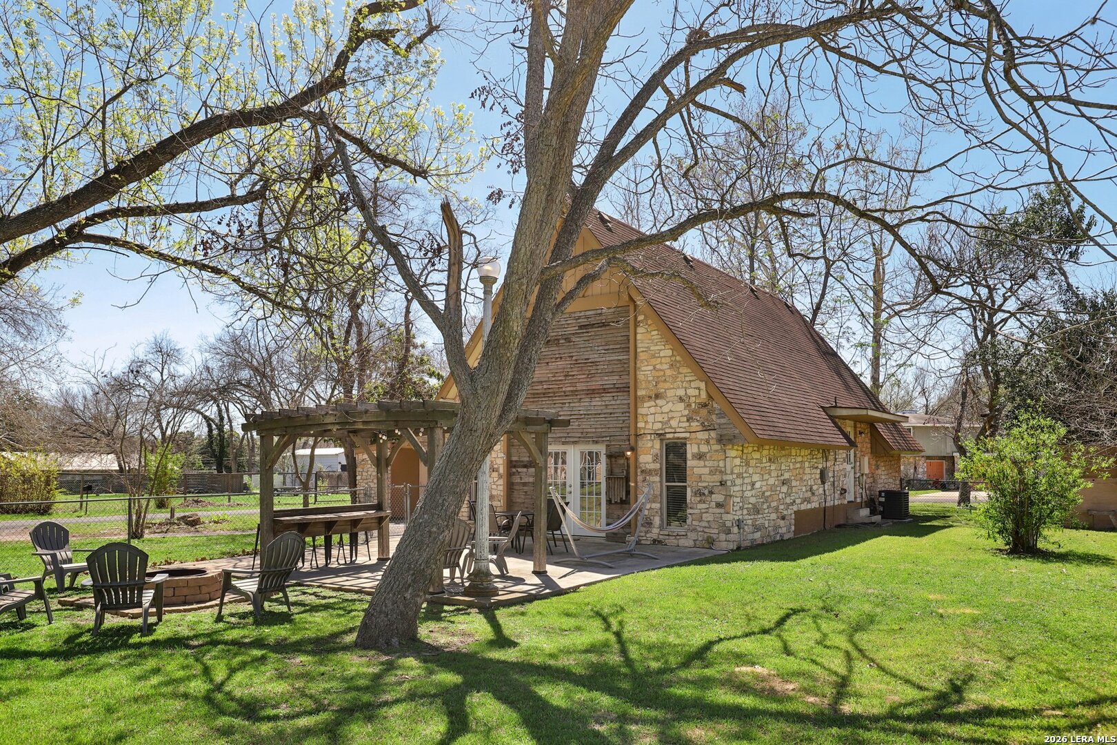 122 Nueces — photo