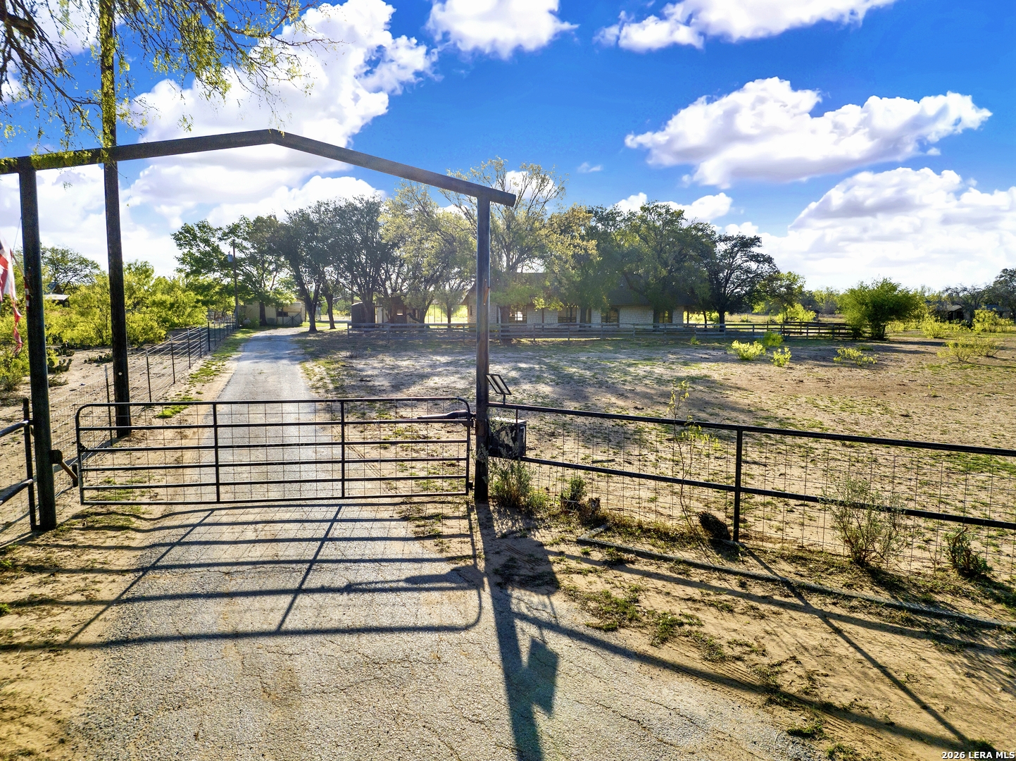 386 County Road 763, Devine, TX 78016 — photo 2