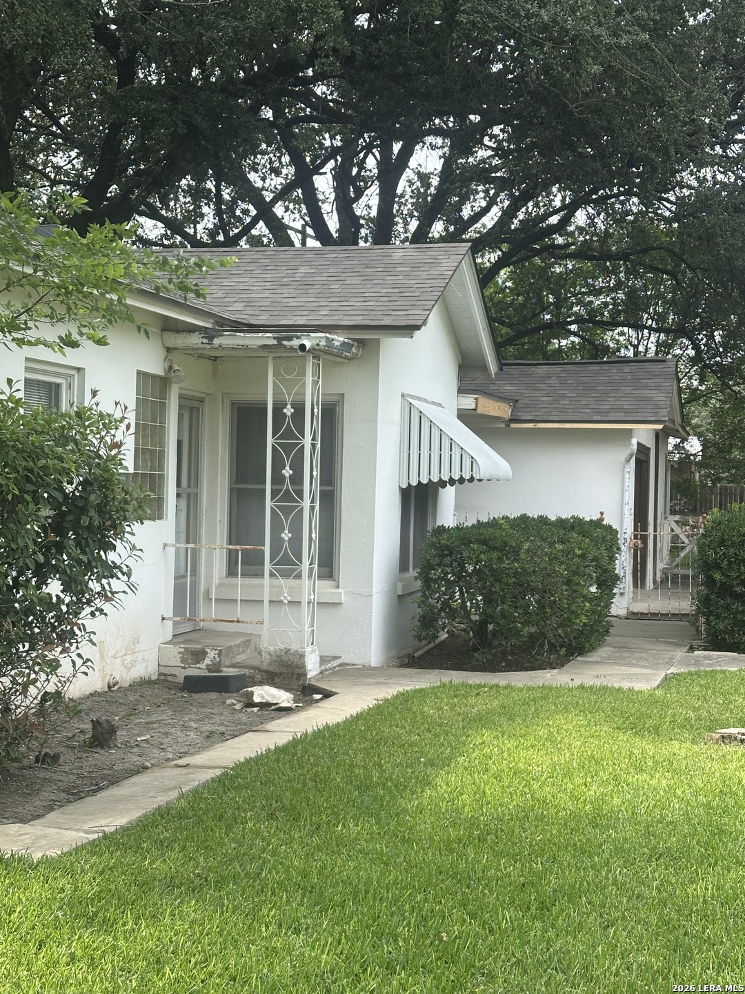 844 Laurel, Uvalde, TX 78801 — photo 2