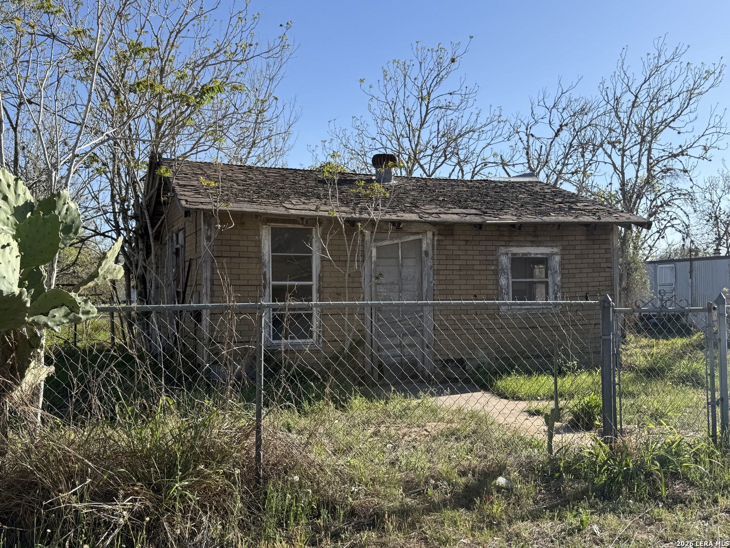 732 Trade — photo